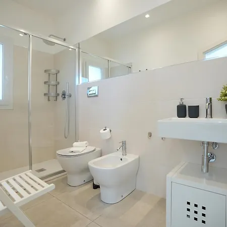 Villa Aria - *